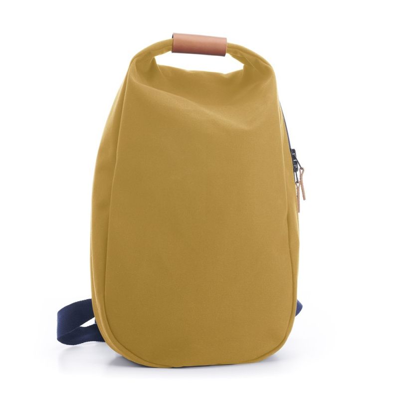 Le sac à dos jaune